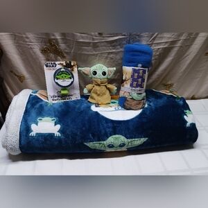 Star Wars Madalorian Baby Yoda Lot / Big & Small Blankets / Plush & Night Light
